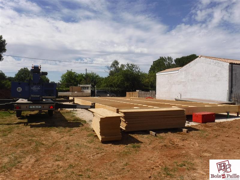 Maison ossature et toiture isolée en paille à Melle (79)